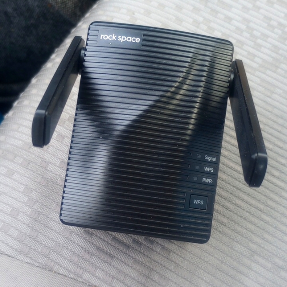 ROCK SPACE AC1200 Dual Band Wifi Repeater EUC